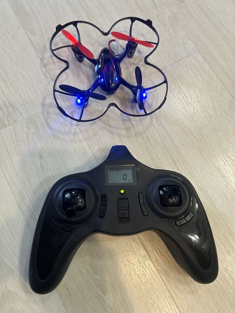 Квадрокоптер з відеокамерою Hubsan X4 107C