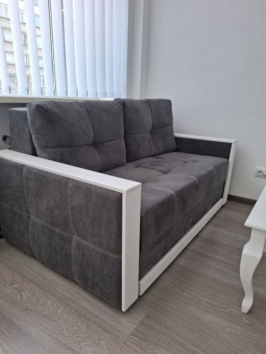 Диван розкладний,стіл, комод