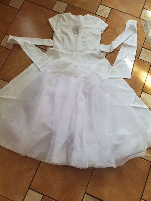 Sukienka komunijna z halką dla dziewczynki