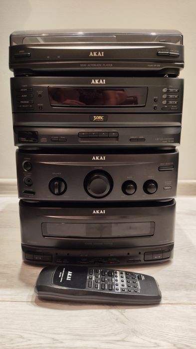 Wieża Akai AX-590 pilot i gramofon