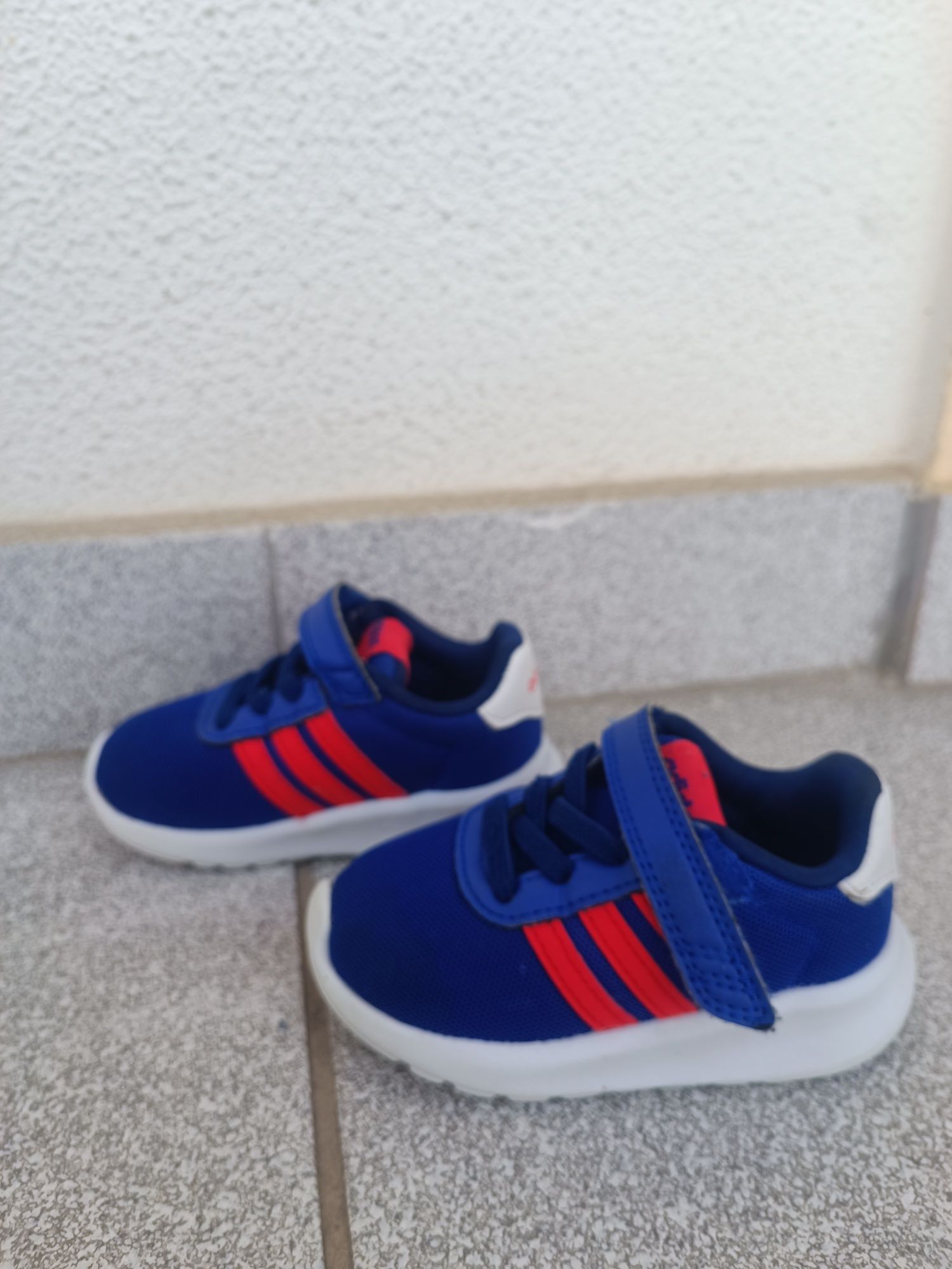 Tênis criança Adidas - como novos -.tamanho 20