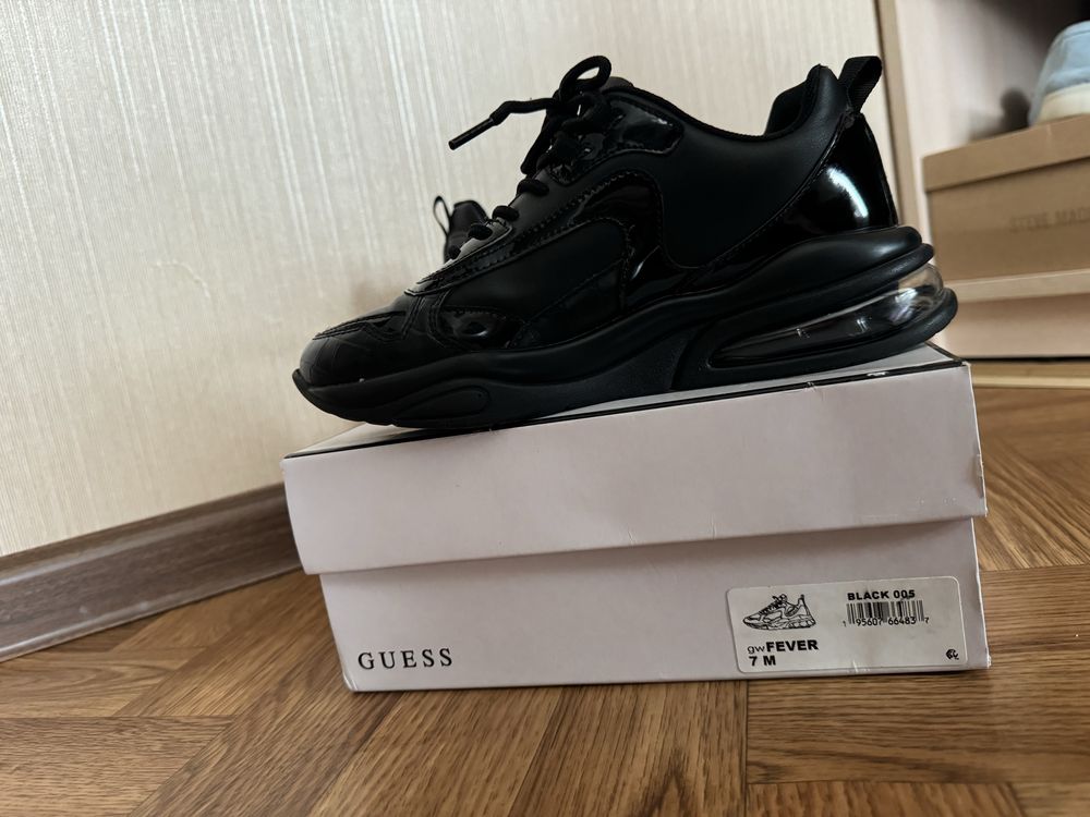 Кроссівки Guess/ кроссовки