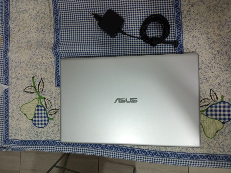 ASUS VivoBook F512D – Ryzen 5 / 8GB RAM / Gráfica 2GB