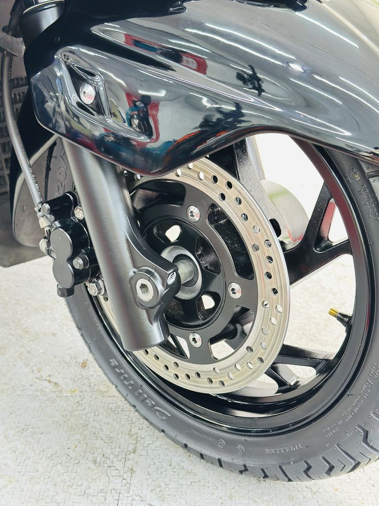 скутер Suzuki Skywave 250 в ідеальному стані тільки з Японії