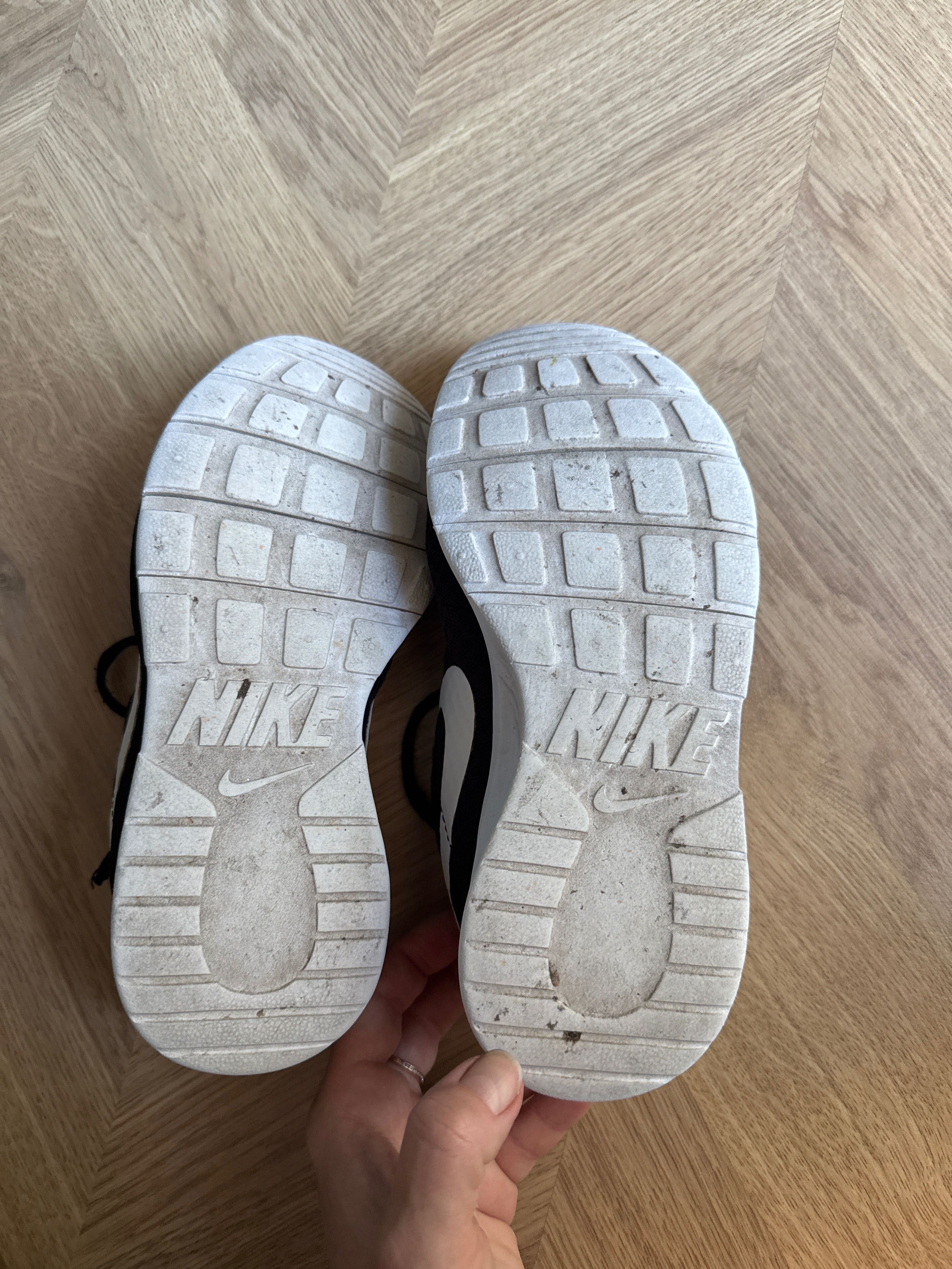 Кросівки Nike устілка 23,5 см р 37,5 -38