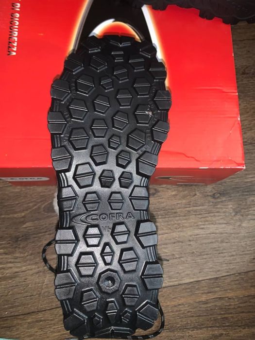 Продам фірмові ботінки зима