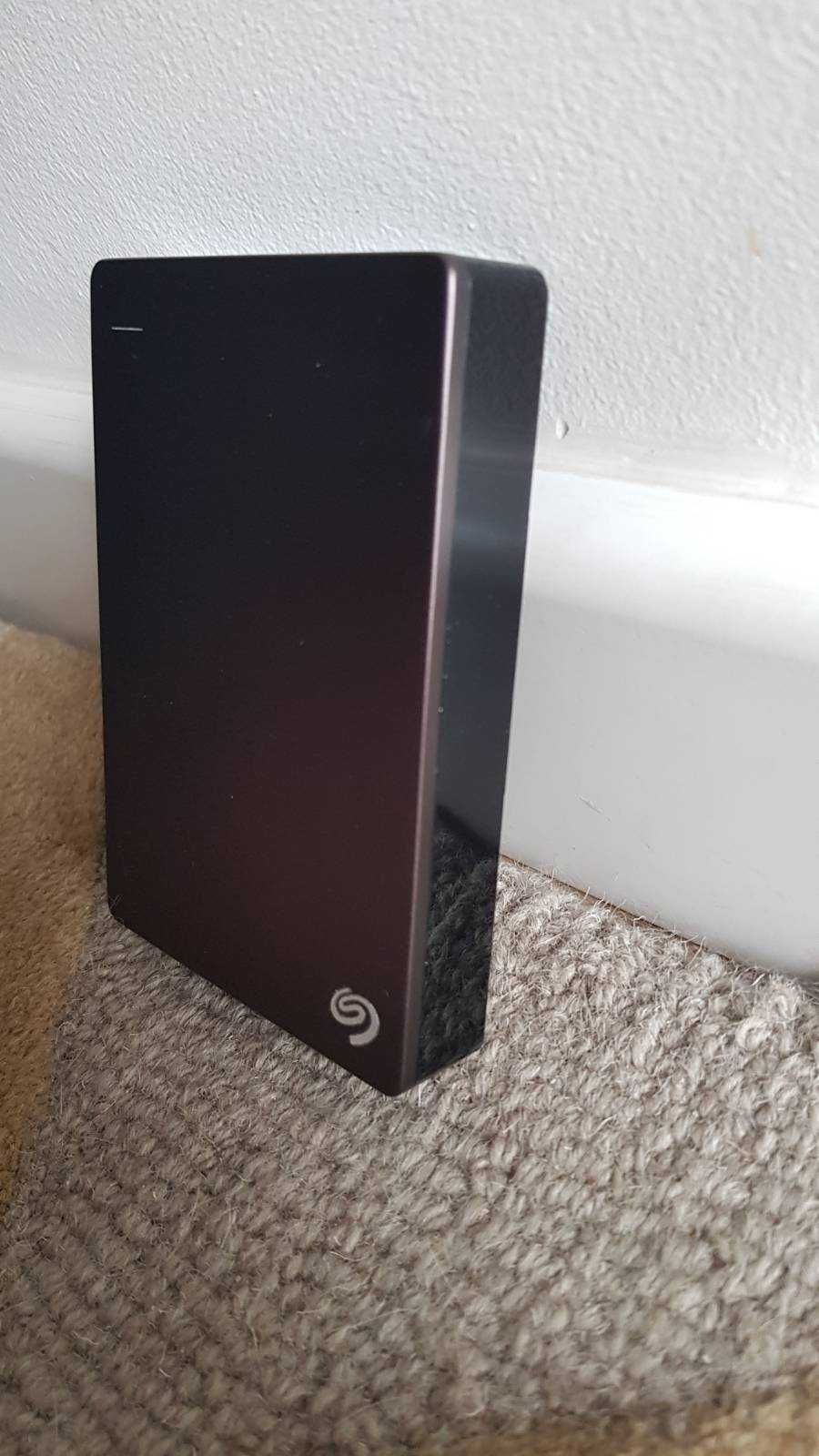 Dysk zewnętrzny Seagate 5TB, 2,5", w bardzo dobrym stanie