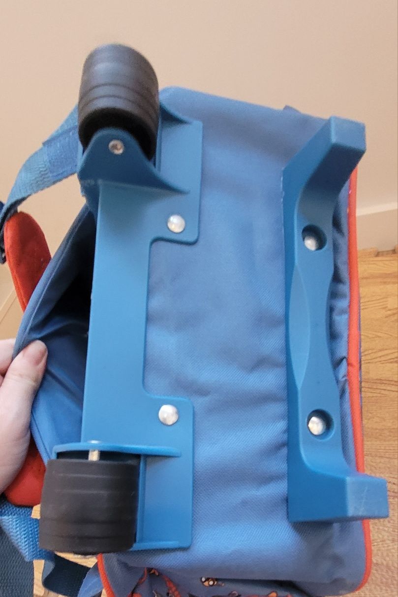 Mochila com Rodinhas Hora da Aventura