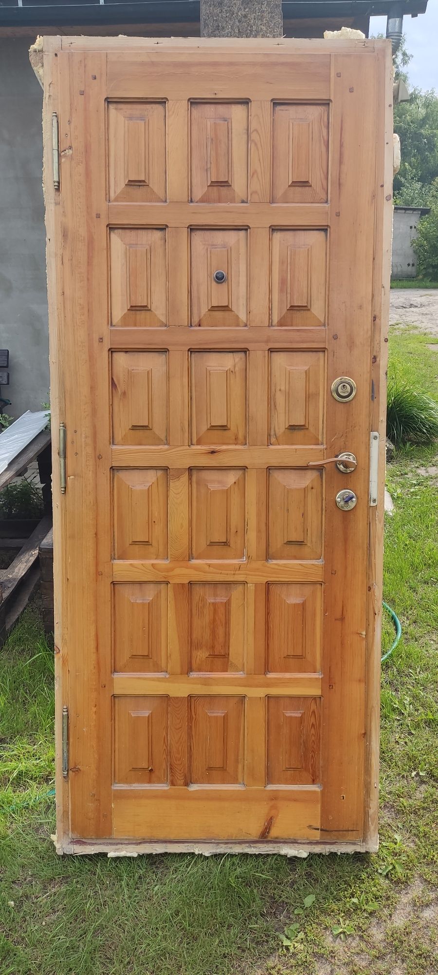 Продам дерев'яні двері.