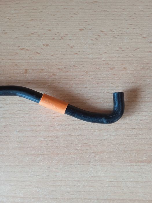 Упор, держатель капота на Skoda Fabia 2. 2007-2014 год.