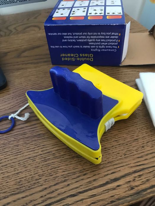 Магнітна  щітка для миття  віконного скла з двох сторін  GLASS CLEANER