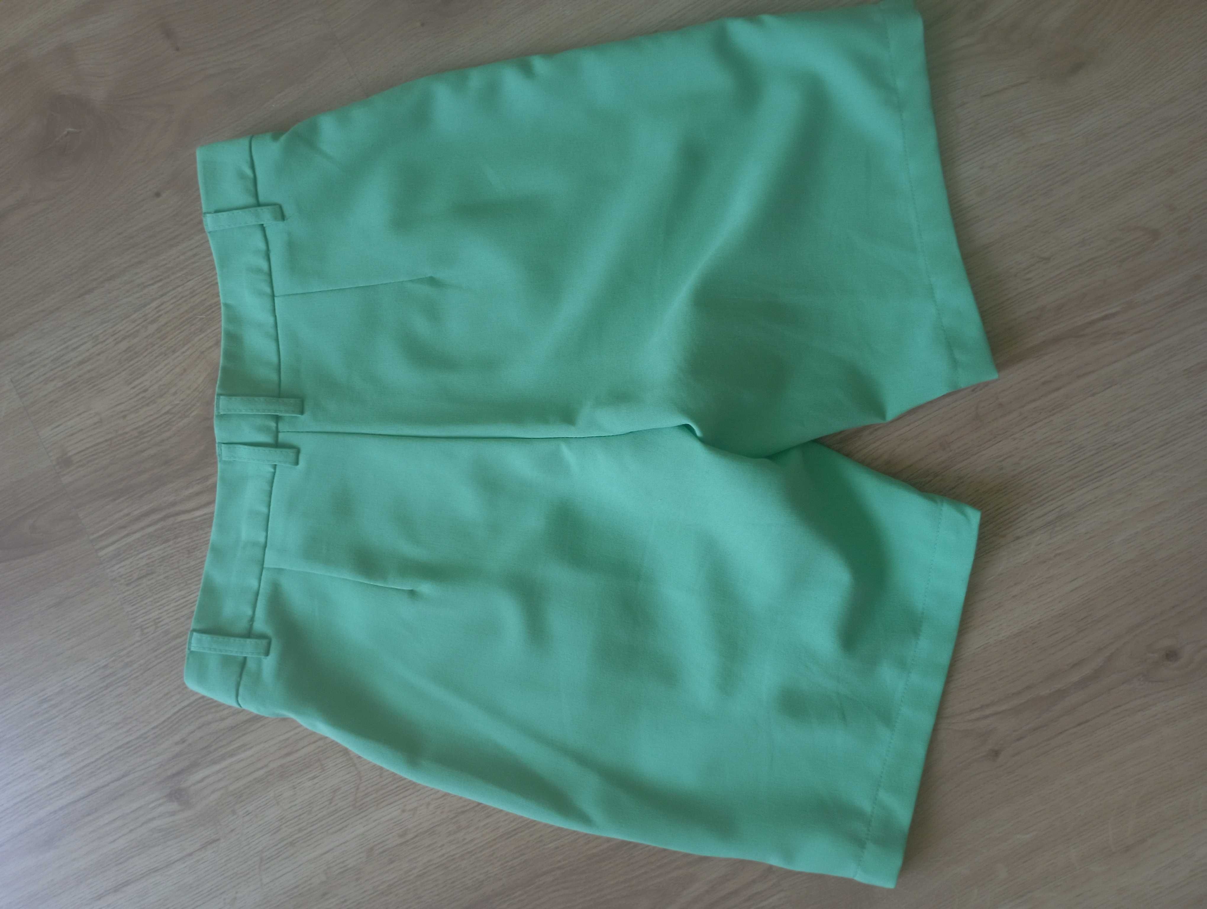 Zielone eleganckie damskie spodenki rozmiar XS