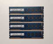 Zestaw kabel SATA oraz pamięć RAM SK Hynix 16 GB (4 x 4 GB) DDR3