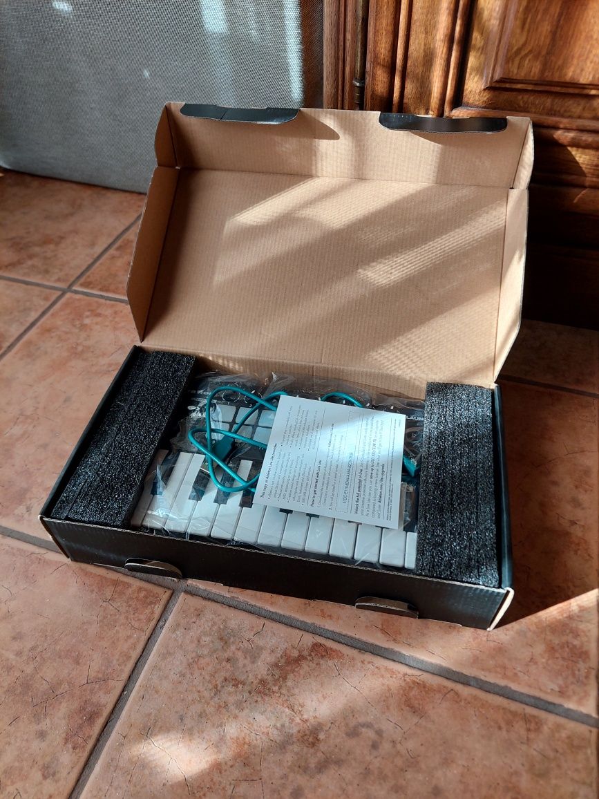 Teclado MIDI Novation Launchkey Mini MK2