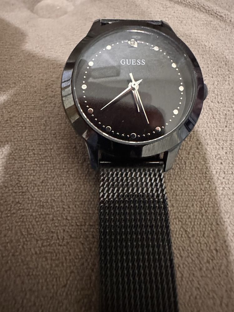Наручний жіночий годинник оригінал б/в Guess U1197L4