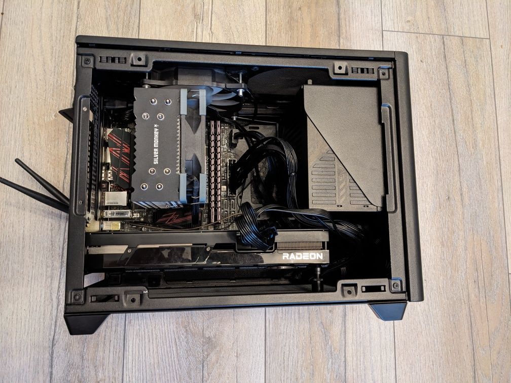 Komputer gamingowy Ryzen 7 5700X Radeon Rx7600 16gb NR200P  ITX