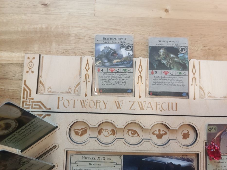 Tacka badacza do gry horror w Arkham 3 edycja