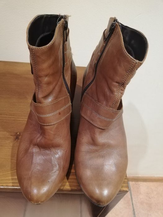 Botins camel em pele