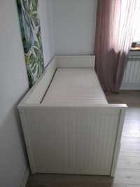 białe łóżko z ikei z materacem w bdb stanie
