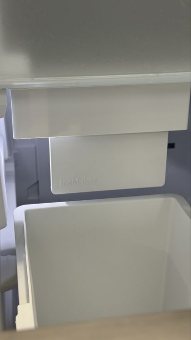 Сама топова вбудована морозильна камера. FNS 7794D. ActiveDoor