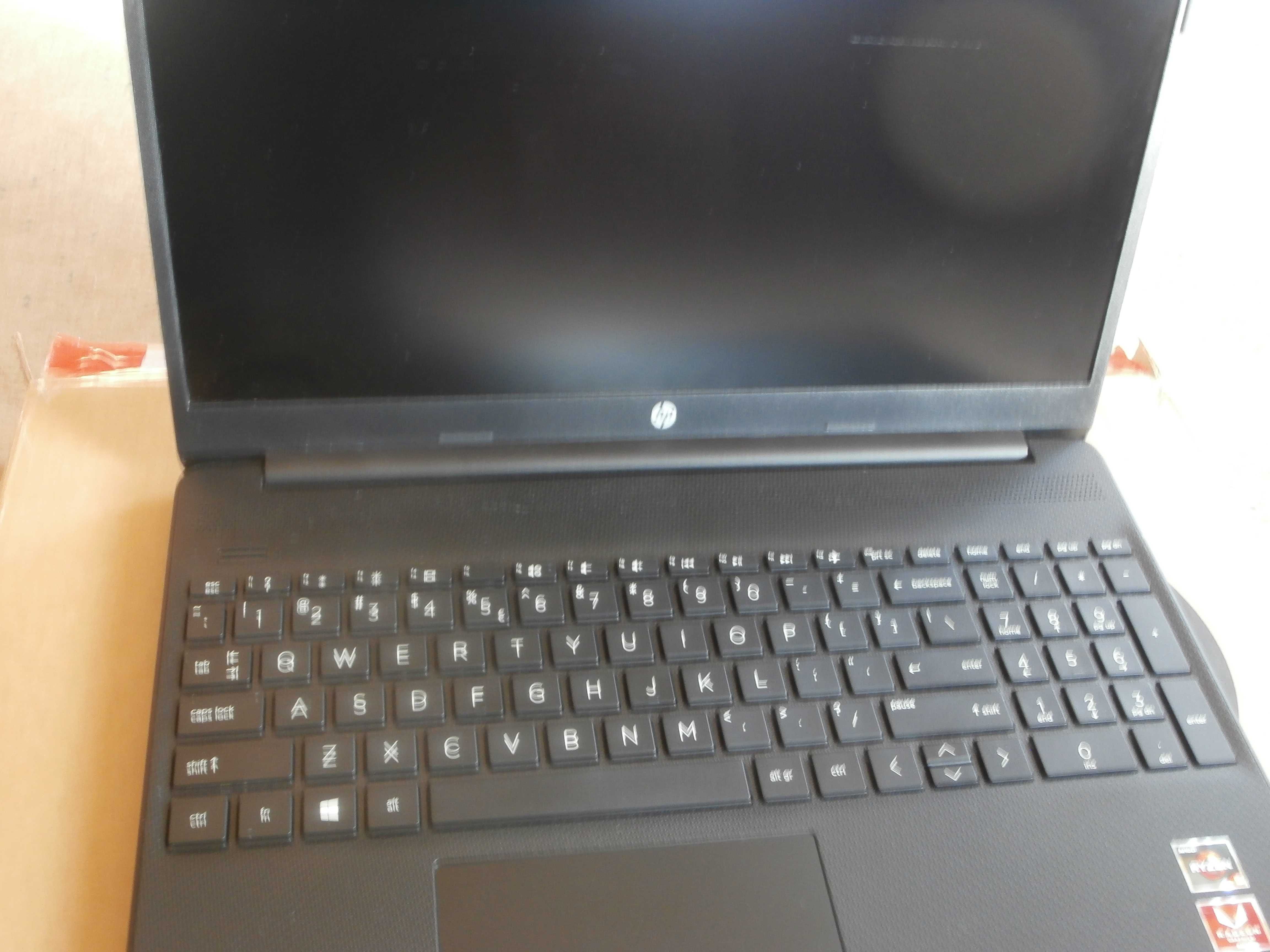 Laptop HP 15s Ryzen 5 3500U  8/512 GB FHD
