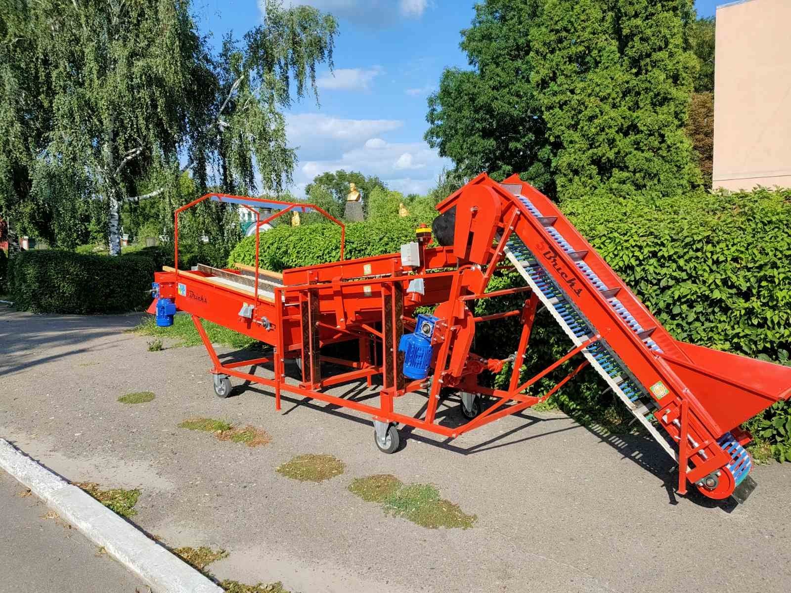 Картоплесортувалка з інспекційним роліковим столом.