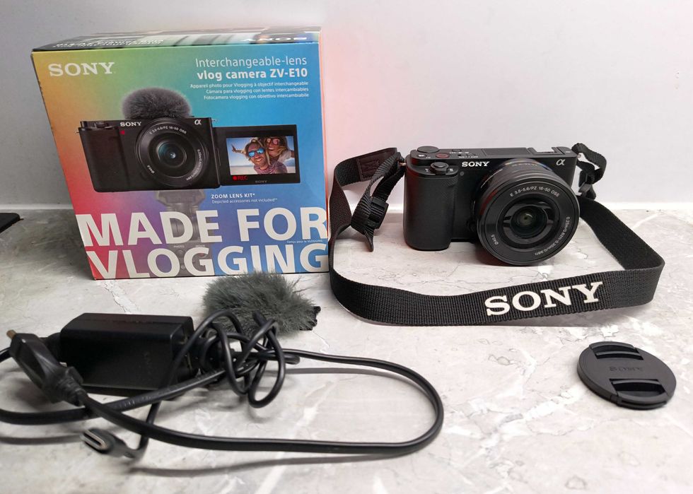Aparat fotograficzny Sony ZV-E10 + 16-50mm korpus + obiektyw czarny
