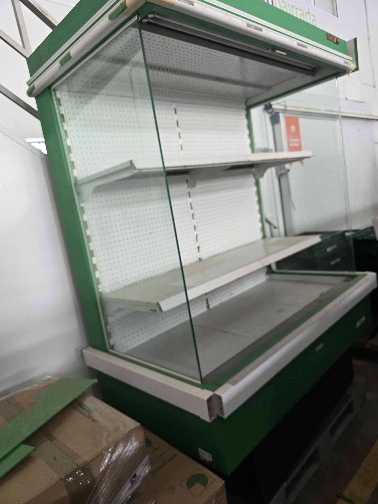 Vende-se Expositor Refrigerado Vertical FRIGER – Ideal para Frutas e L