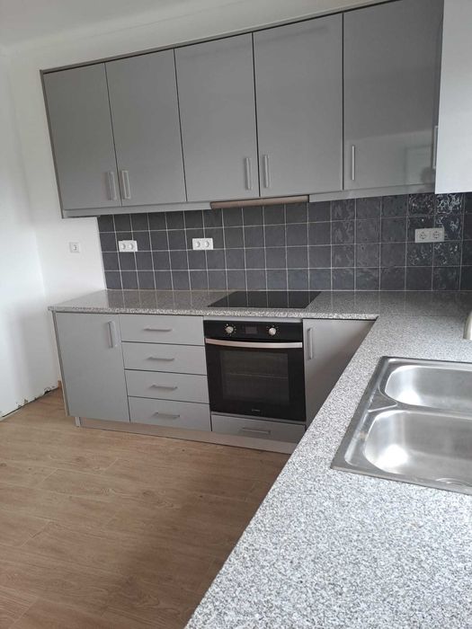 T2 reconstruído com cozinha equipada e terraço