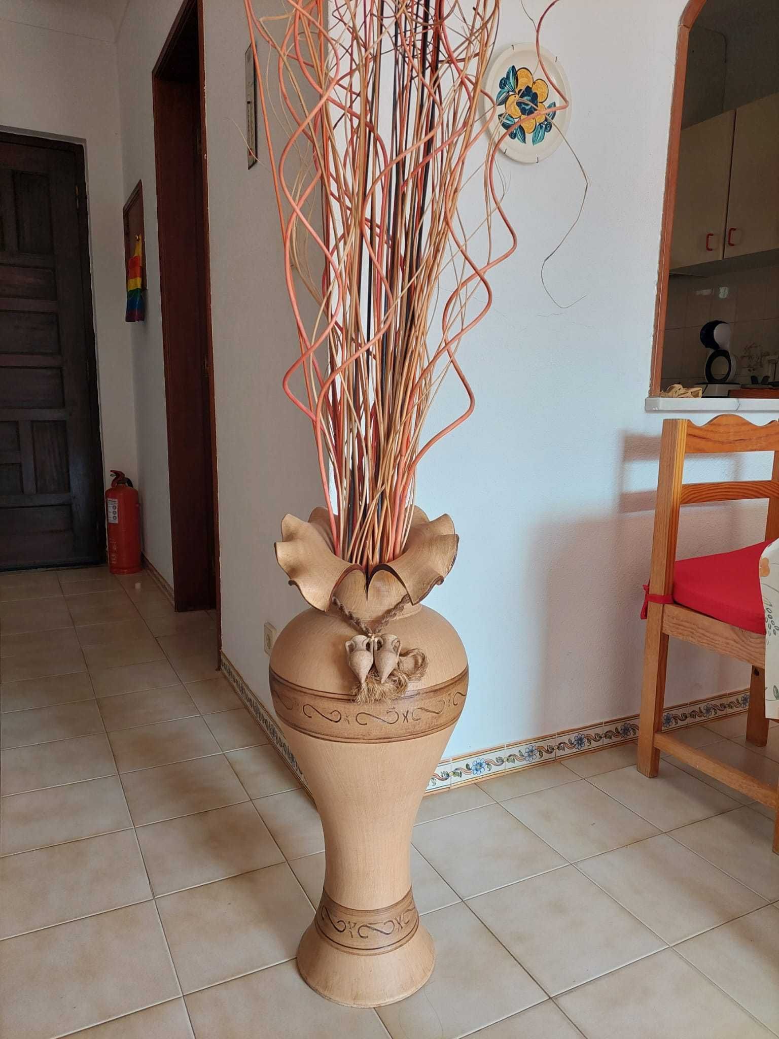 Floreiro muito bem conservado