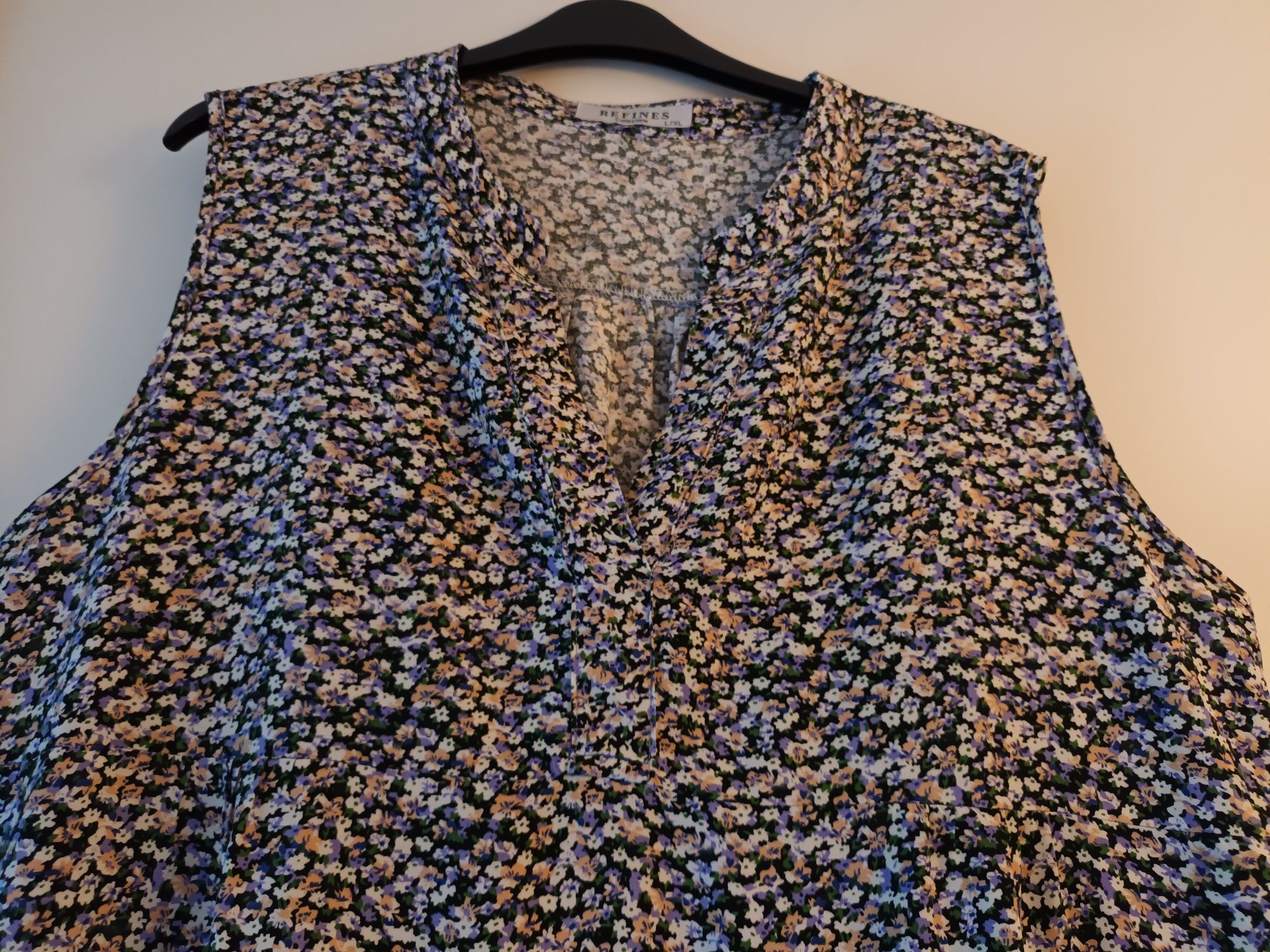 Vestido curto de manga à cava