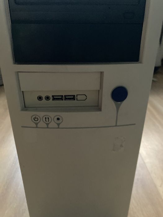 Komputer Asustek -stacjonarny