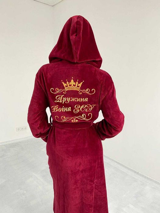 Халат іменний з вишивкою з махри-плюш