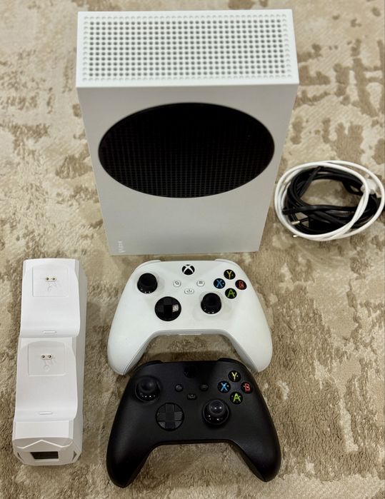 Xbox Series S + 2 геймпади + зарядка + акумулятори ІДЕАЛ!