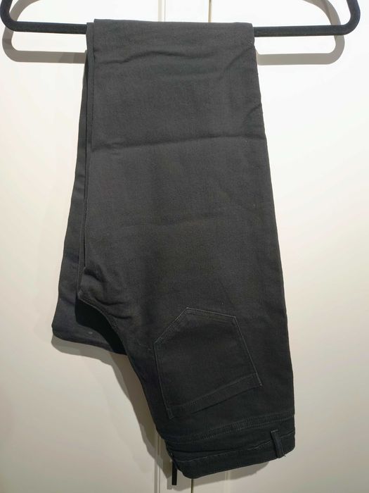 Czarne jeansy slim fit