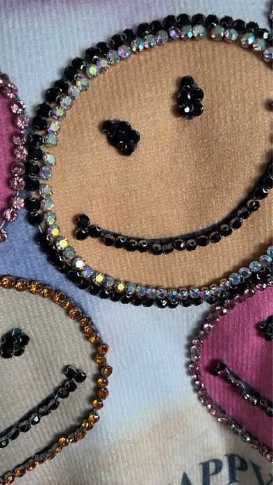 Sweter emotki uśmiech kryształy