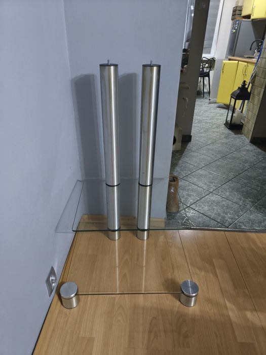 Szklany stolik pod telewizor oddam za darmo