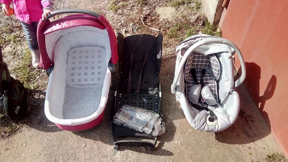 Коляска 3в1: люлька, сидячий блок и автокресло.