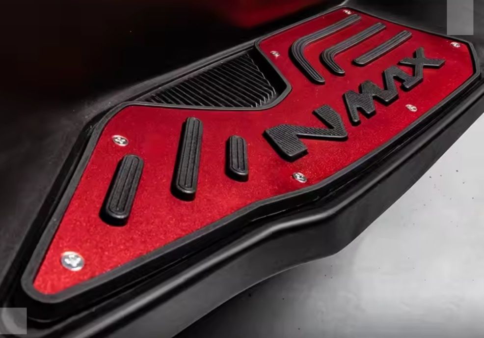 Tapetes em metal para Yamaha Nmax 125cc