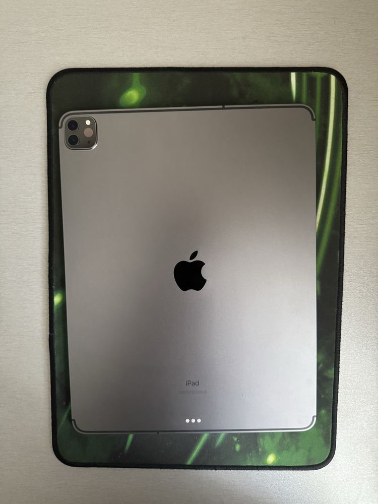 iPad Pro 12.9” (2020) Wifi + Celluar, 128GB + Apple Pencil + UAG чохол