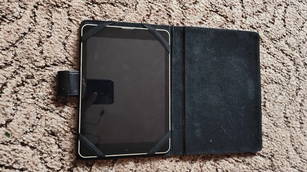 Планшет Modecom з чохлом