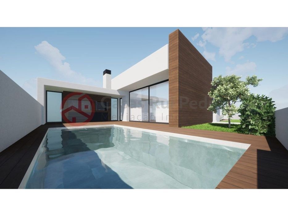 Moradia Isolada e térrea T3 com piscina e garagem, em Corroios