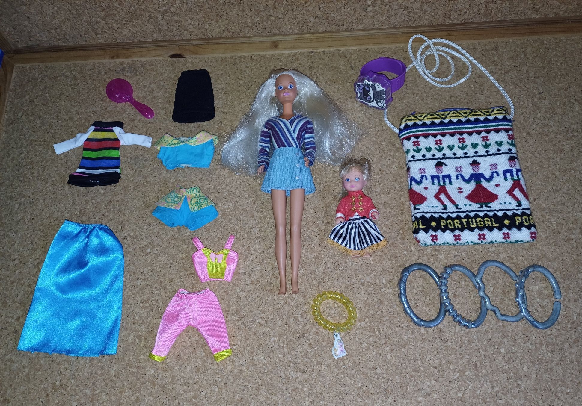 Barbie 2 bonecas + roupas + acessórios, brinquedos de menina.