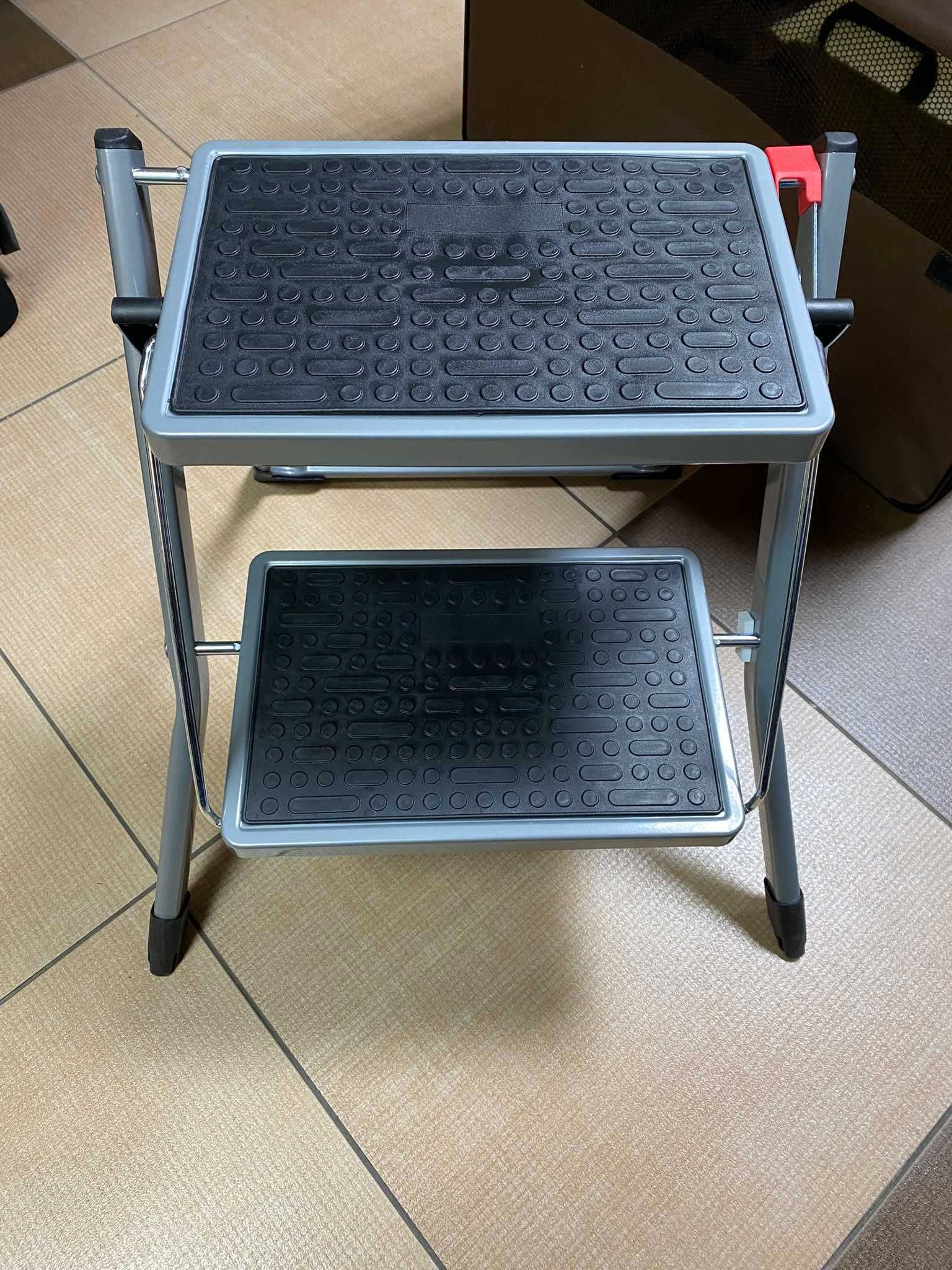 Drabina 2-stopniowa, składana, szerokość schodów 20 cm, nośność 150 kg