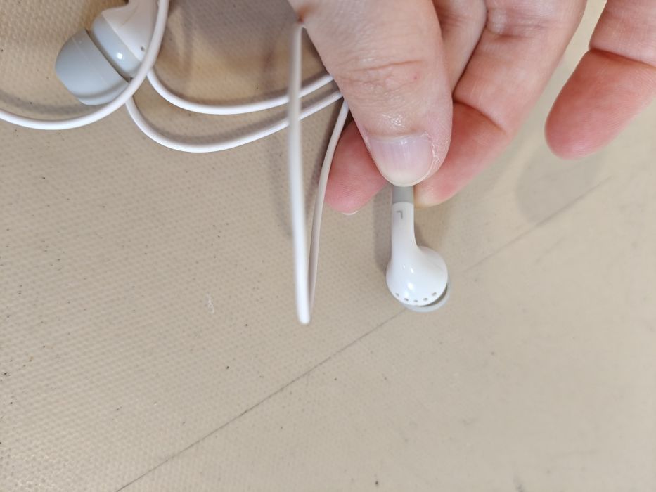 Auriculares com Fio GOODIS – controlo de som + acessórios