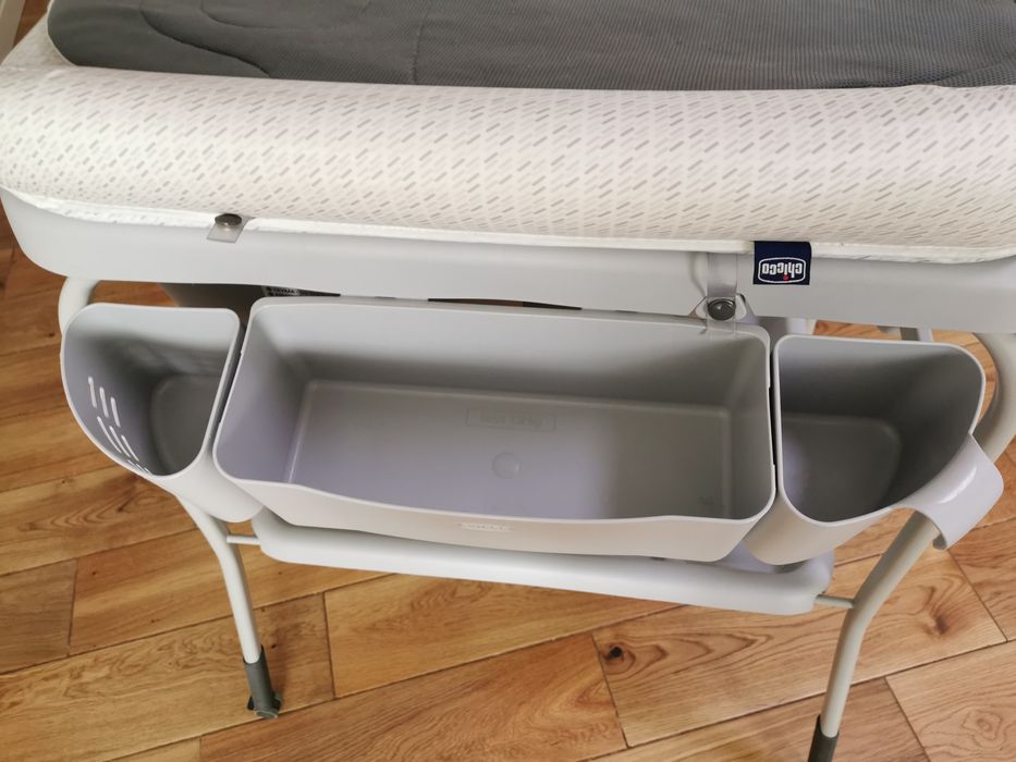 Столик для сповивання з ванночкою Chicco Cuddle & Bubble