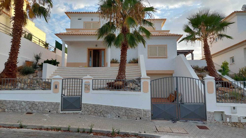 Moradia T4 Garagem Piscina na Quinta da Cerca