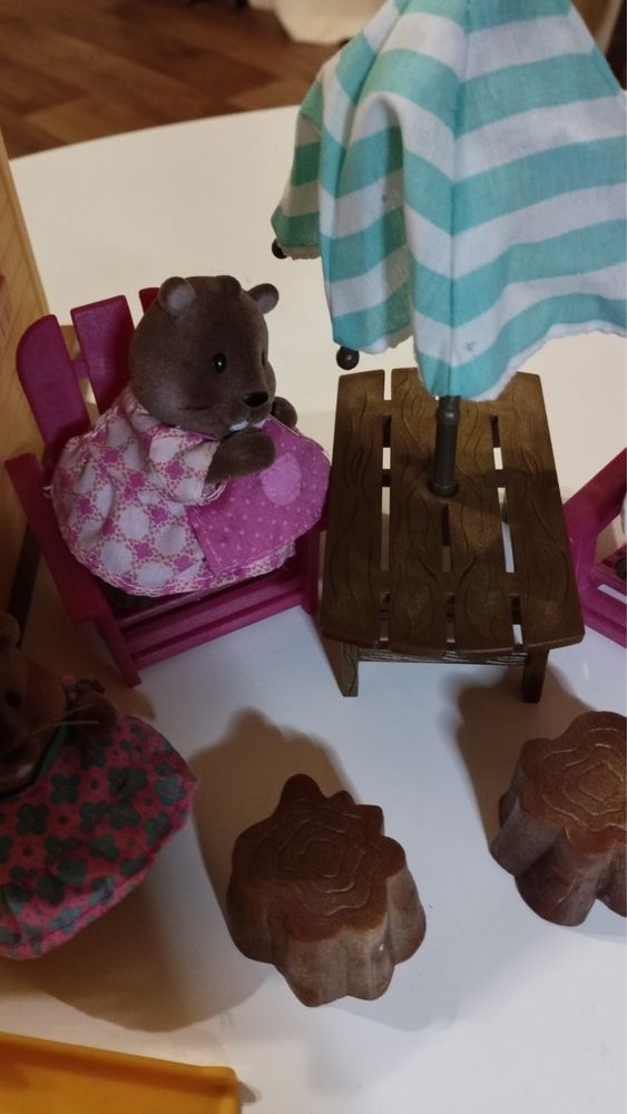 Будиночок Sylvanian families з родиною бобрів та меблями