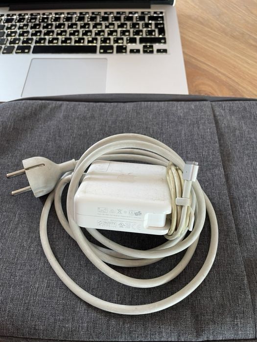 Продам macbook 13 pro 2015 i5
