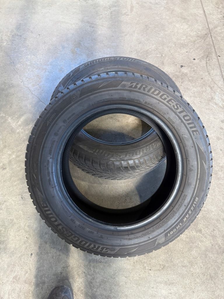 225/60/17 Bridgestone Blizzak LM001